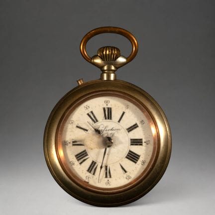 Taschenuhr mit goldenem Gehäuse
Rundes, goldfarben