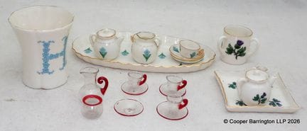 W.H.Goss Miniatur-Teeservice auf Tablett usw.
W.H.