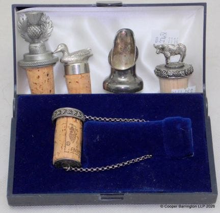 Colección vintage de tapones y vertedores de peltr