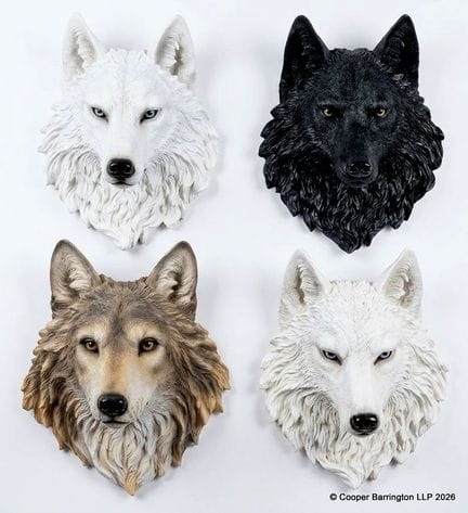 Sammlung von vier Wandplaketten mit Wolfsköpfen. B