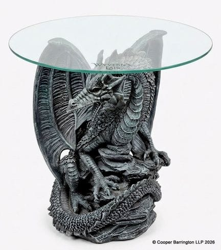 Tavolino "Wyvern's Lair" in stile neogotico a form