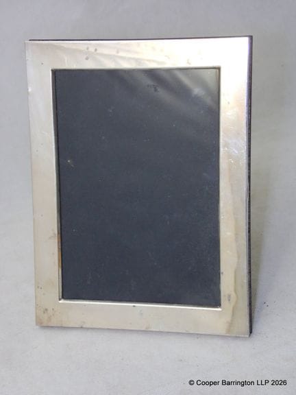 复古镀银的金属画架式相框。21.5 x 16 厘米。