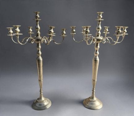 Par de candelabros grandes de 7 luces
Obra moderna