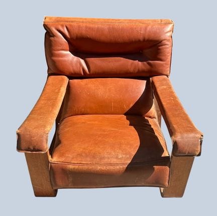 Fauteuil en cuir et structure en bois 
Travail sca