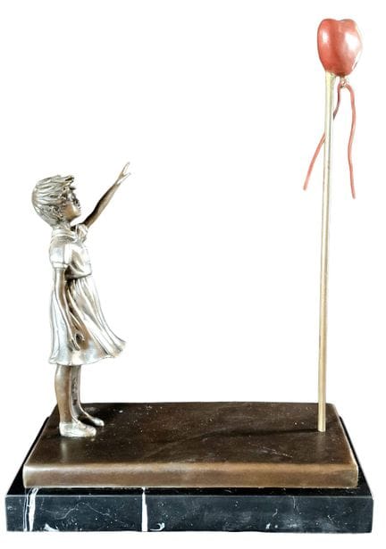 班克斯（BANKSY，1973年出生），根据
《丢失的气球》创作
雕塑描绘了一名少女在风中伸出手去够