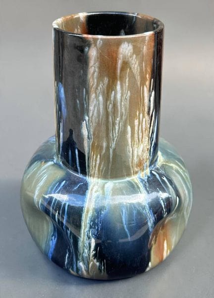 Vase en céramique émaillée à panse aplatie sur 4 f