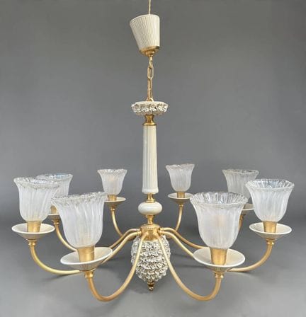 LE PORCELLANE
Lustre à huit lumières et huit tulip