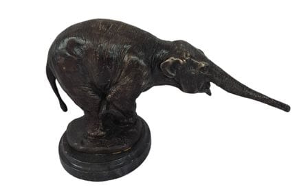 伦勃朗·布加迪（1884-1916），据
《乞讨的大象》
青铜复制品，表面经多层次古铜色处理，刻画了