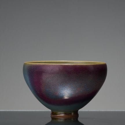 UNE TASSE « JUN KILN »

Dimensions : Hauteur 9 cm,