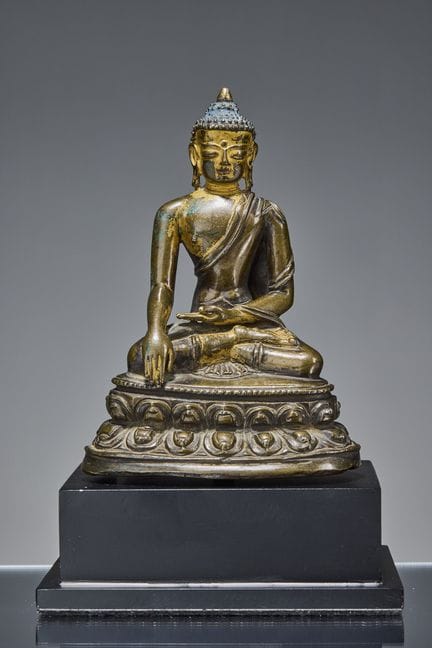 BOUDDHA ASSIS EN BRONZE DORÉ, TIBET, XIVe SIÈCLE

