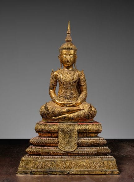 STATUETTE EN BRONZE DORÉ REPRÉSENTANT BOUDDHA EN T