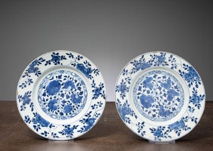 (R) PAIRE D'ASSIETTES EN PORCELAINE BLEUE ET BLANC