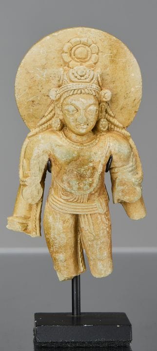 BODHISATTVA IN PIEDI IN PIETRA CALCAREA DEL KASHMI