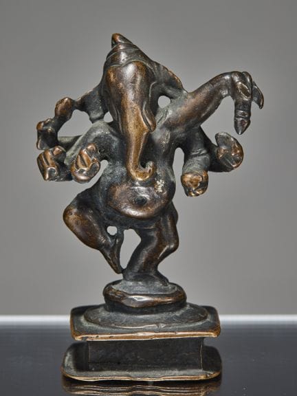 EINE TANZENDE GANESHA-BRONZEFIGUR IM CHOLA-STIL, I
