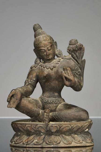 TARA-FIGUR AUS HOLZ, NEPAL, 19. JAHRHUNDERT

Maße: