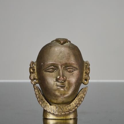 TÊTE DE JINA JAÏNISTE EN BRONZE, INDE, XIXe SIÈCLE