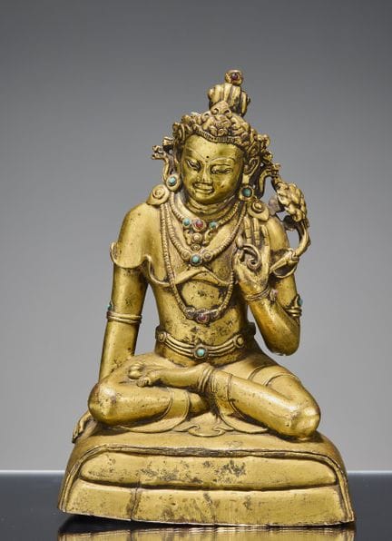 GROßE BRONZEFIGUR VON PADMASAMBHAVA MIT FEUERGOLDV