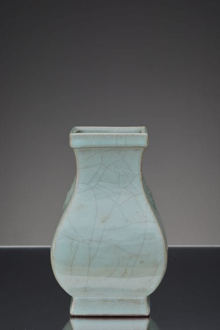 VASO CINESE A SEZIONE QUADRATA CON SMALTO CELADON 