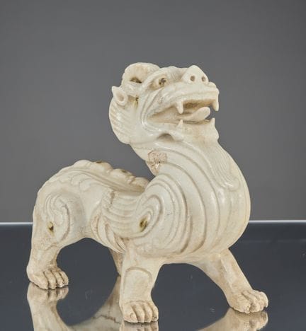 FIGURINE EN PORCELAINE ANIMALE À ÉMAILLAGE BLANC

