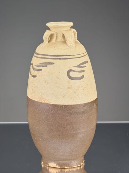 (R) EINE CHIZCHOU-KERAMIKVASE MIT WELLENMUSTER, CH