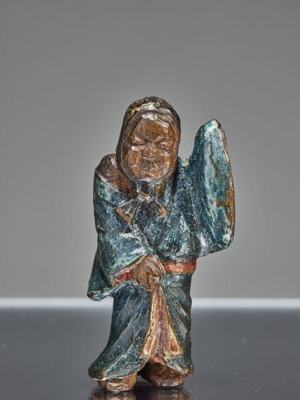 (R) NETSUKE SCULPTÉ POLYCHROME

Dimensions : Haute