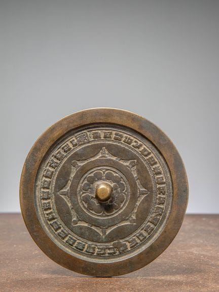 (R) MIROIR CHINOIS EN BRONZE, DYNASTIE TANG OU POS