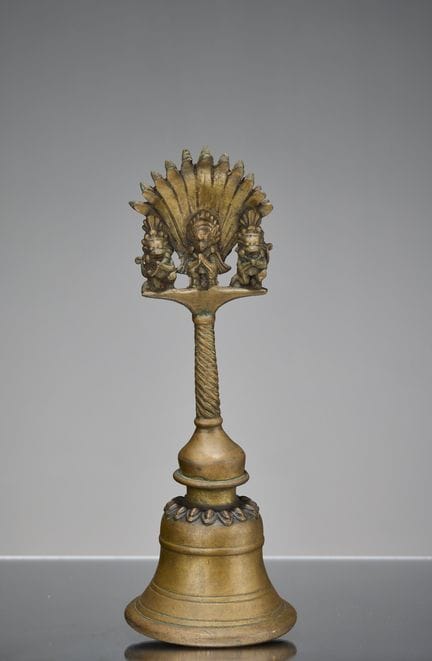 CLOCHE EN BRONZE AVEC GARUDA, NÉPAL, XVIIIe SIÈCLE