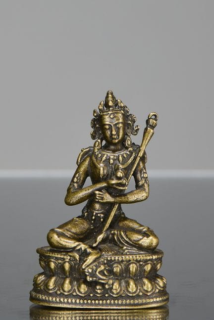 DÉESSE ASSISE EN BRONZE, TIBET, XVIIIe SIÈCLE

Dim