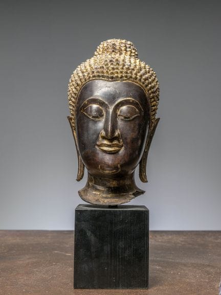 (R) EIN BUDDHA-KOPF AUS BRONZE, AYUTTHAYA, THAILAN