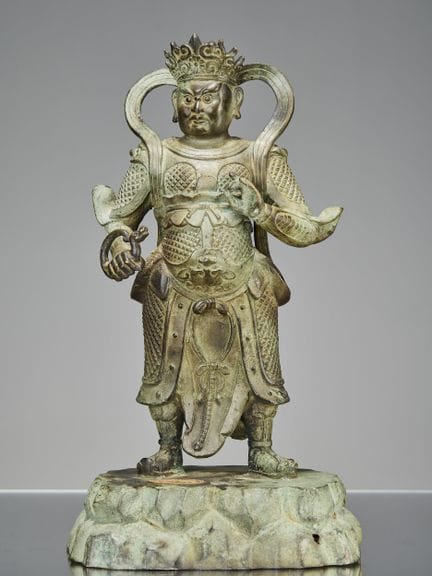 EINE BRONZEFIGUR VON VIRIUPAKA, DEM WÄCHTERKÖNIG D