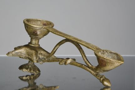 LAMPADA A OLIO IN BRONZO, INDIA, XIX SECOLO

Dimen