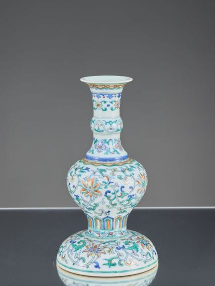 VASE CHINOIS DE TYPE DOUCAI GANLI

Dimensions : Ha