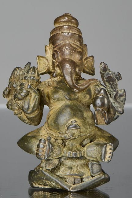 GANESHA ASSIS EN BRONZE, INDE, XVe SIÈCLE

Dimensi