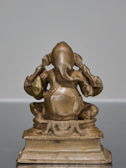 GANESHA ASSIS EN BRONZE, INDE, XVe SIÈCLE

Dimensi
