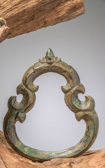 (R) POIGNÉE DE PALANQUIN EN BRONZE, EMPIRE KHMÈRE,