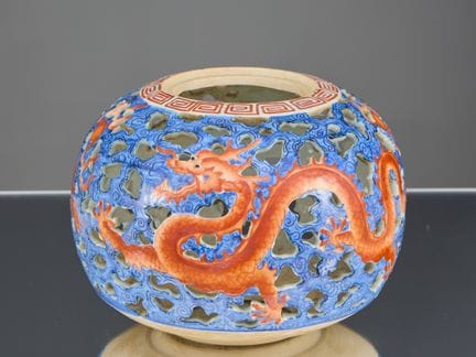 LANTERNE RÉTICULÉE REPRÉSENTANT UN DRAGON ROUGE FE