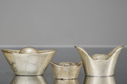 DREI SILBERMÜNZEN

Maße: Höhe 1,5 cm – 2,8 cm
Gewi