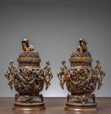 (R) PAIRE DE VASES EN BRONZE DE STYLE PALAST, JAPO