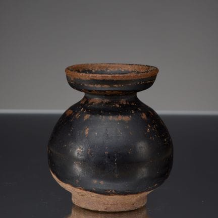 BOÎTE À THÉ ÉMAILLÉE DE NOIR, POTERIE DE HONGTANG,