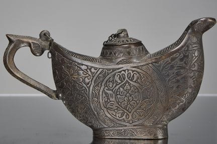 BRONZE-ÖLLAMPE, INDIEN, 19. JAHRHUNDERT

Maße: Höh