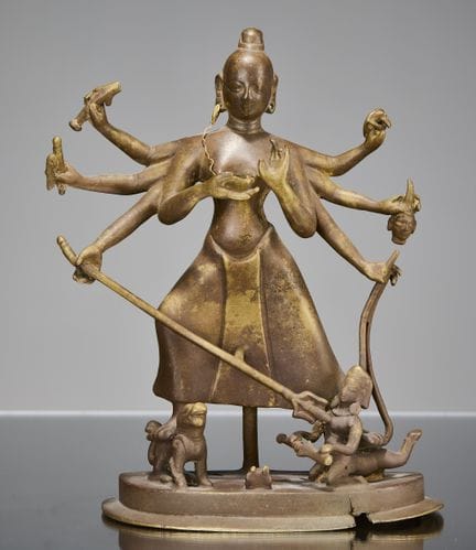 STATUETTE EN BRONZE REPRÉSENTANT LA DÉESSE DURGA, 