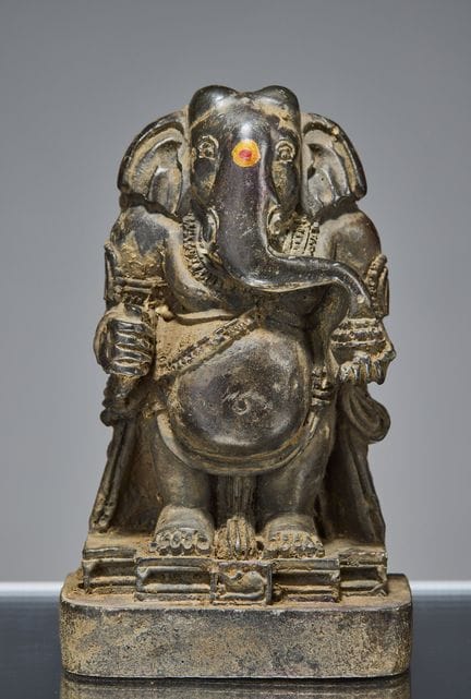 PETITE STATUETTE EN PIERRE DE GANESHA, XVIIIe SIÈC