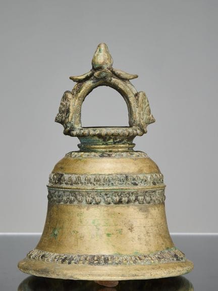 CLOCHE EN BRONZE, NÉPAL, XVIIIe SIÈCLE

Dimensions