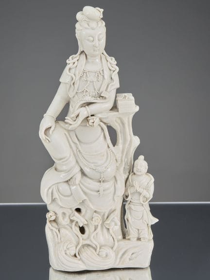 (R) UNE GUANYIN EN BLANC DE CHINE DE DEHUA, CHINE,