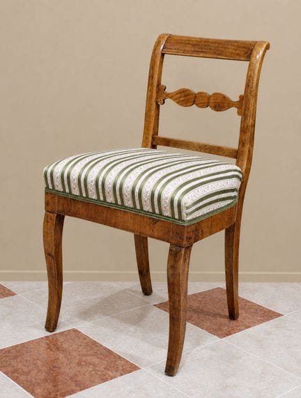 Biedermeier chair. Mid-19th century. Walnut, polis