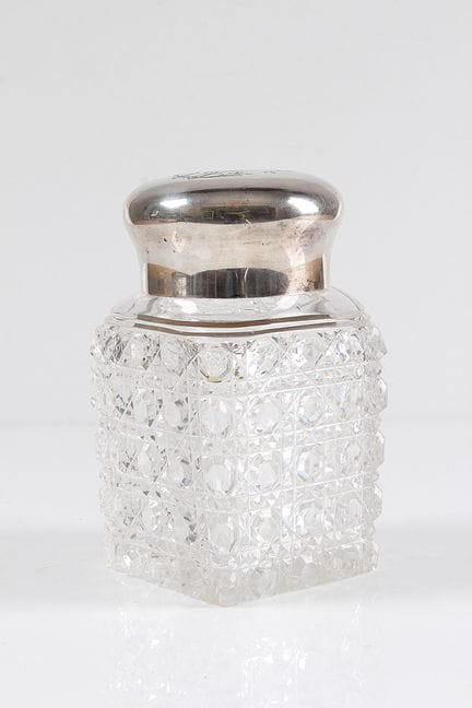 Boîte en cristal Fabergé avec monture en argent. R