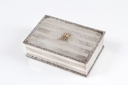 Boîte en argent. Londres, 1959. Boîte rectangulair
