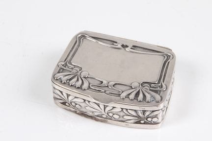 Boîte Art Nouveau. En argent. Boîte à charnières, 