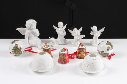一套圣诞装饰品。罗森塔尔（Rosenthal）。20世纪。共12件。 三只范思哲（Versace）铃