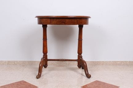 Tavolino. Fine del XIX secolo. Impiallacciato in n